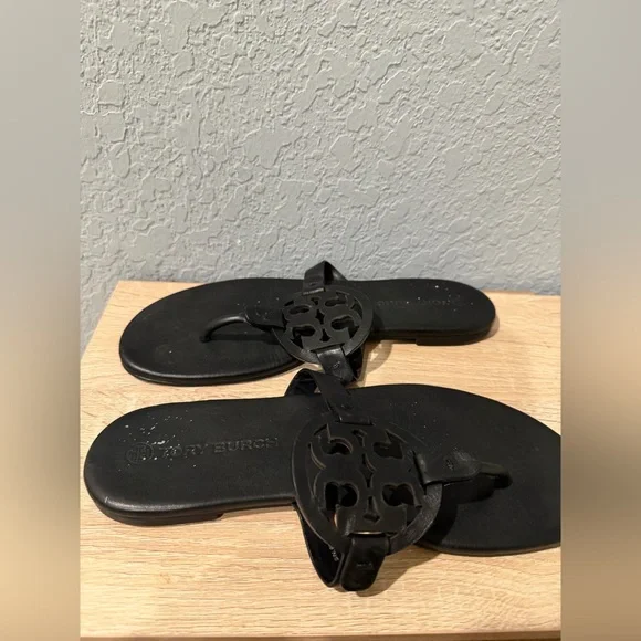 Tory Burch MILLER SOFT SANDAL in PERFECT BLACK sz 9 - Picture 5 of 6